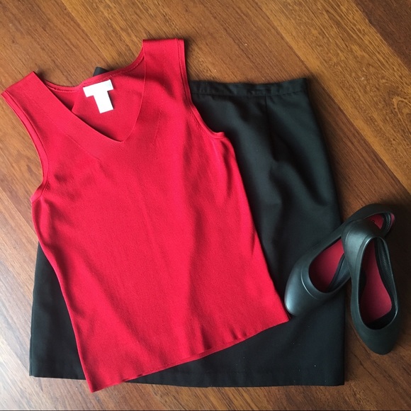 🐞 Red V-Neck Stretch Knit Shell - Picture 1 of 7